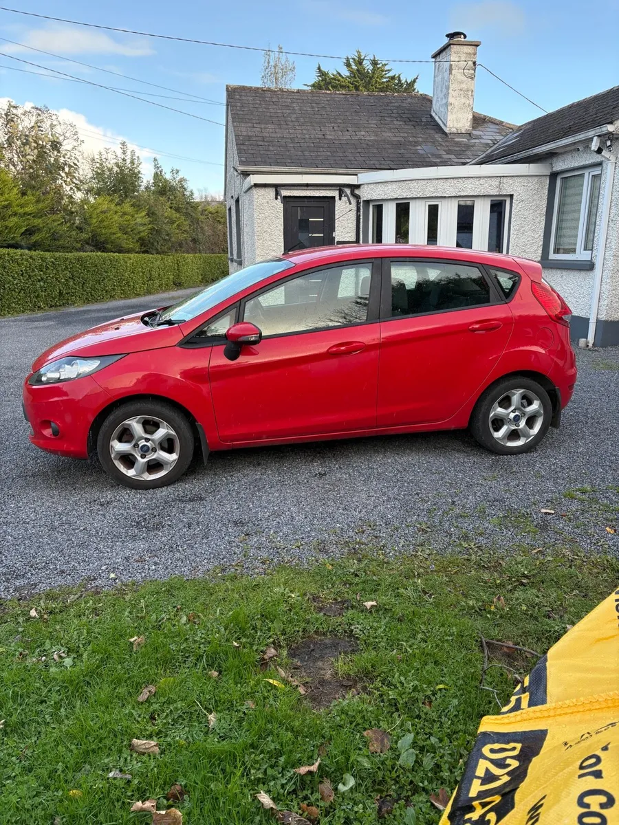 Ford Fiesta 2011 - Image 2