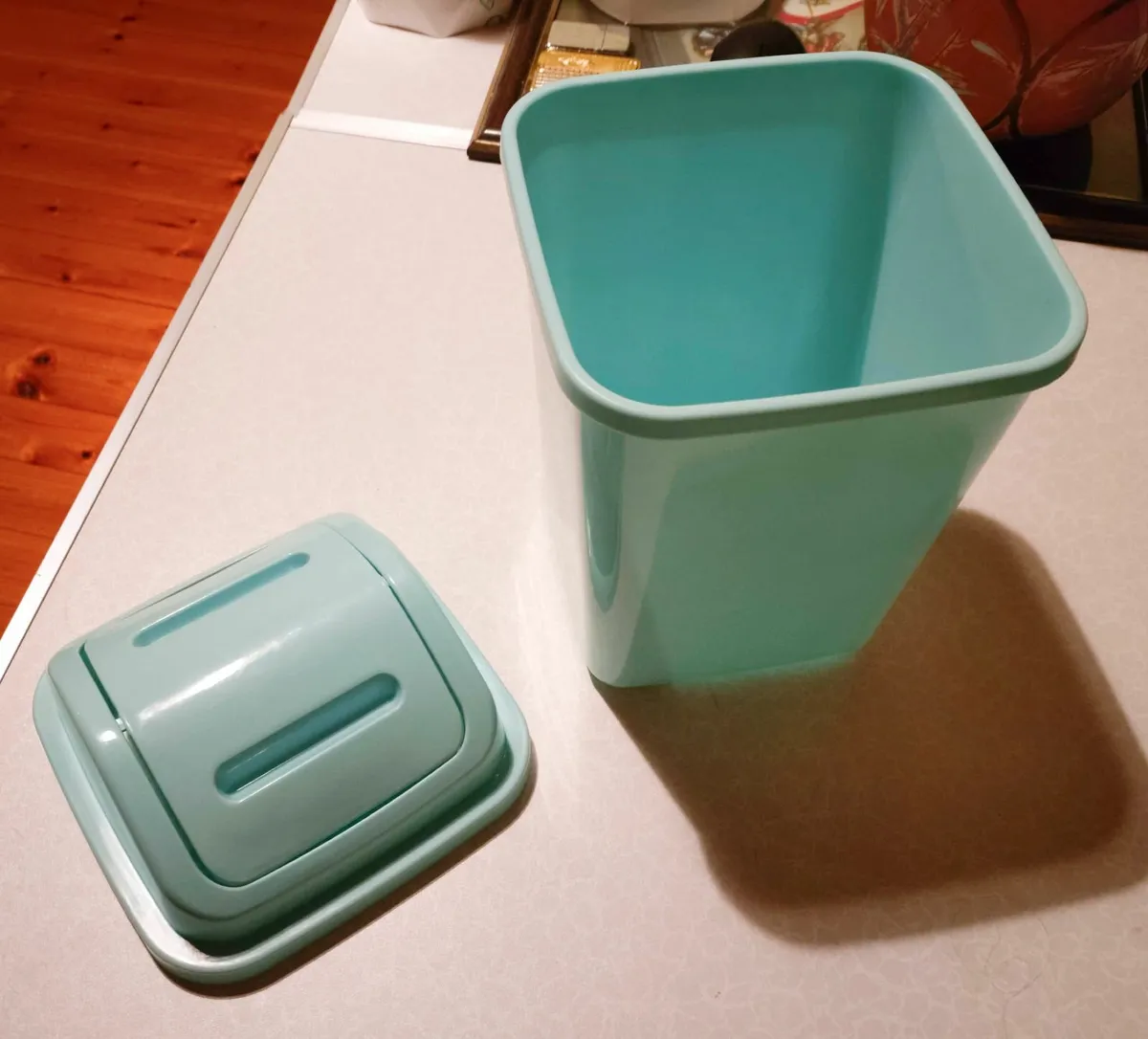 Small Plastic Swing Bin (brand New). - Image 2