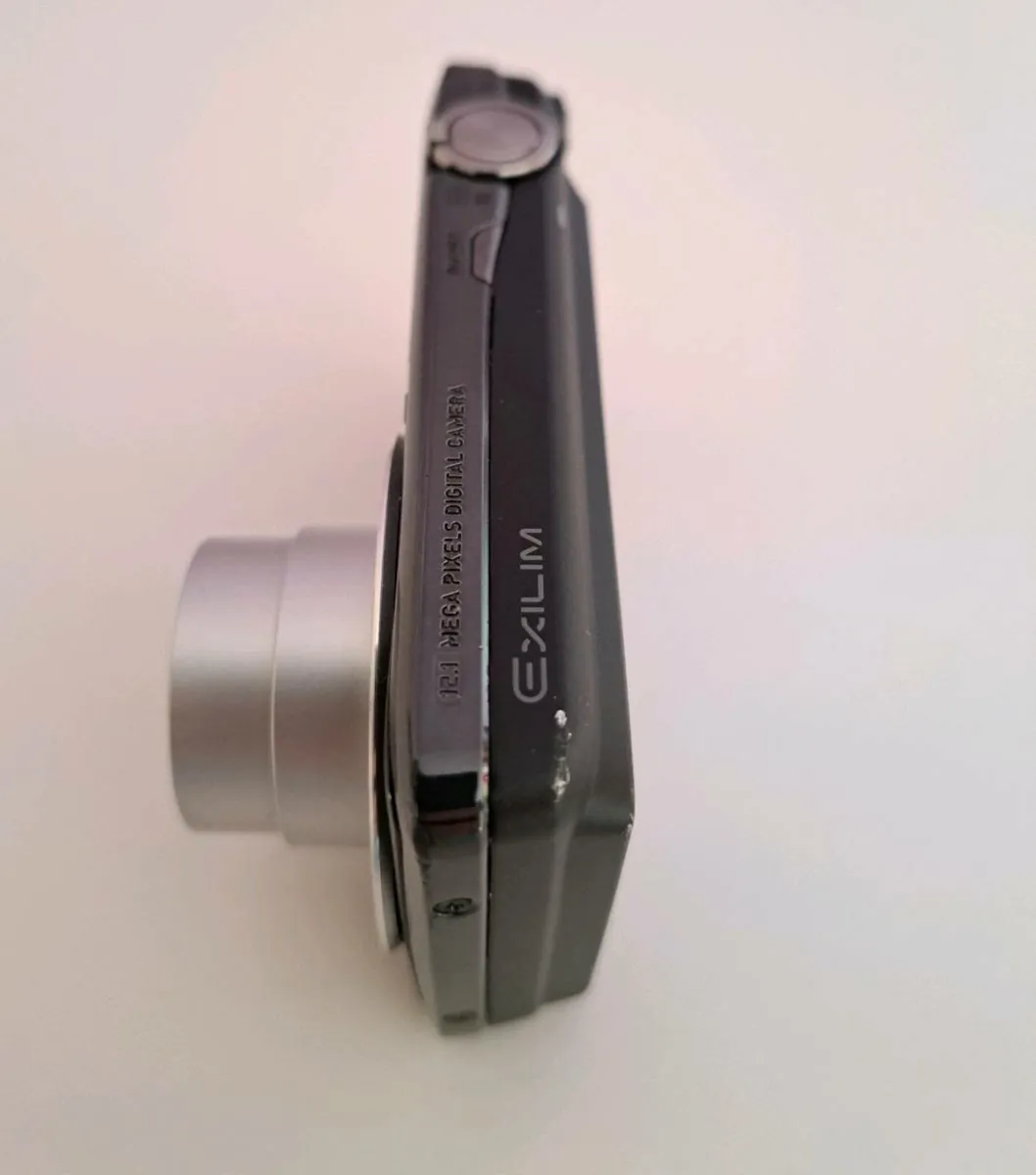 Casio  Exilim Digital Camera - Image 4