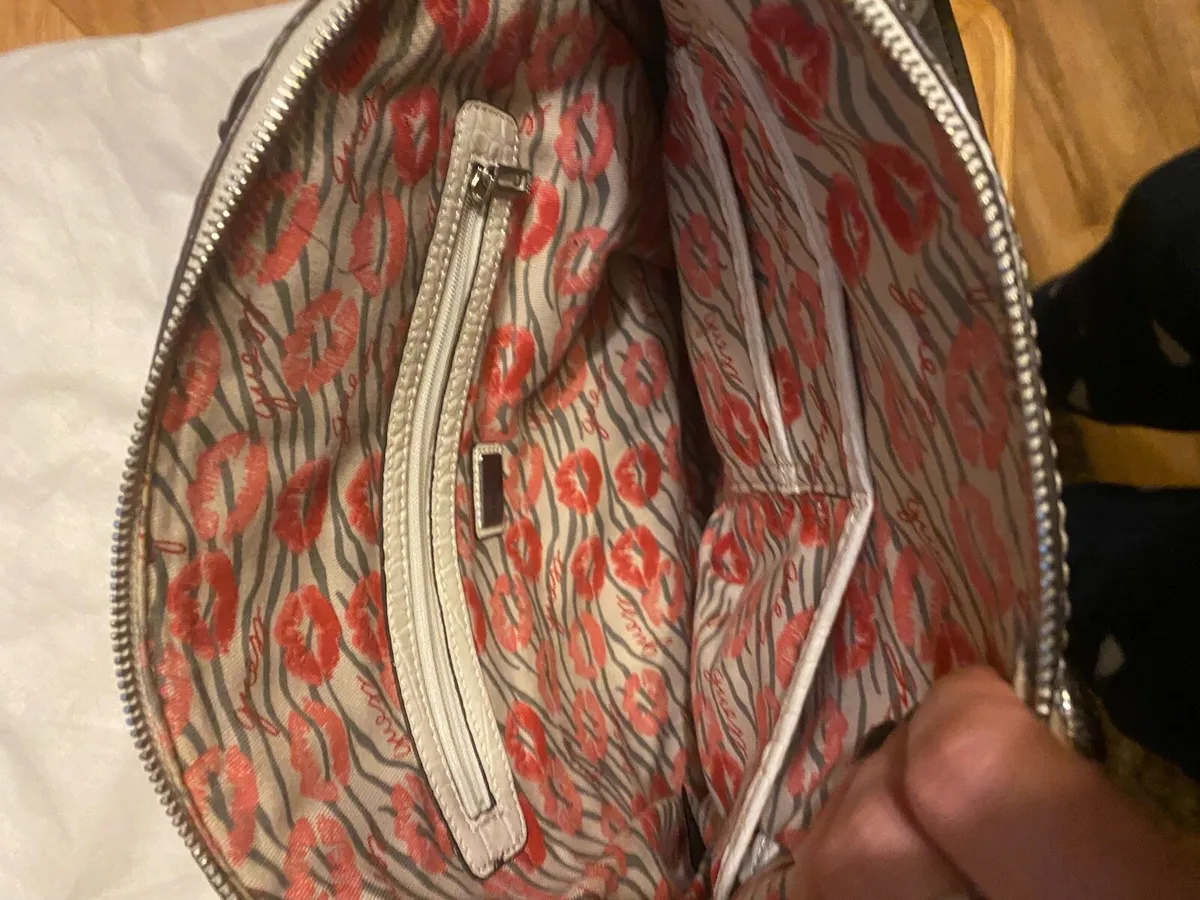 Genuine Guess Handbag - Image 3