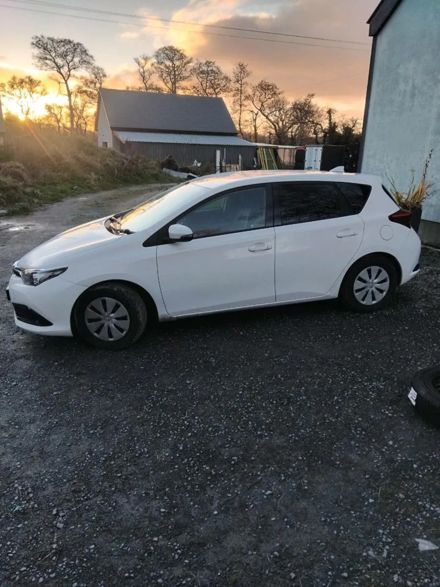 Toyota auris - Image 1