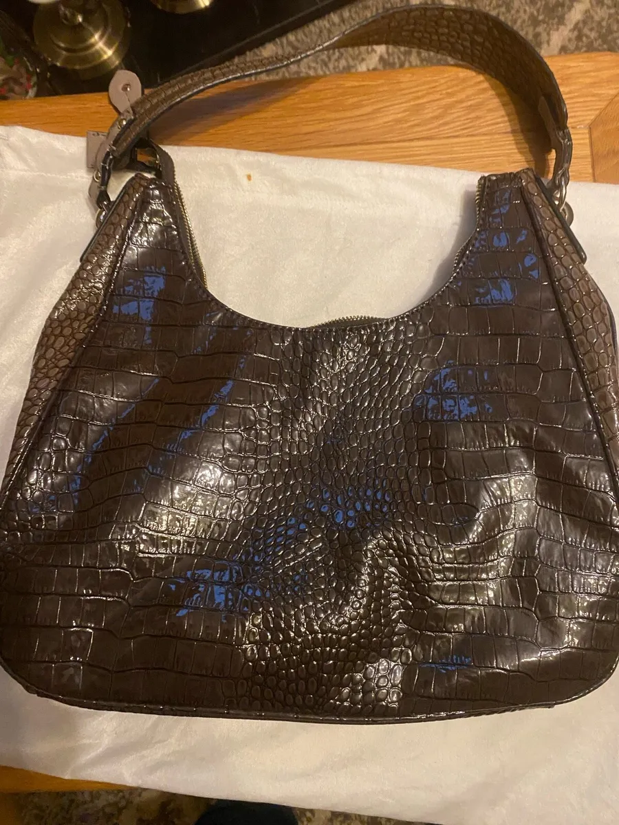 Genuine Guess Handbag and Purse - Image 2