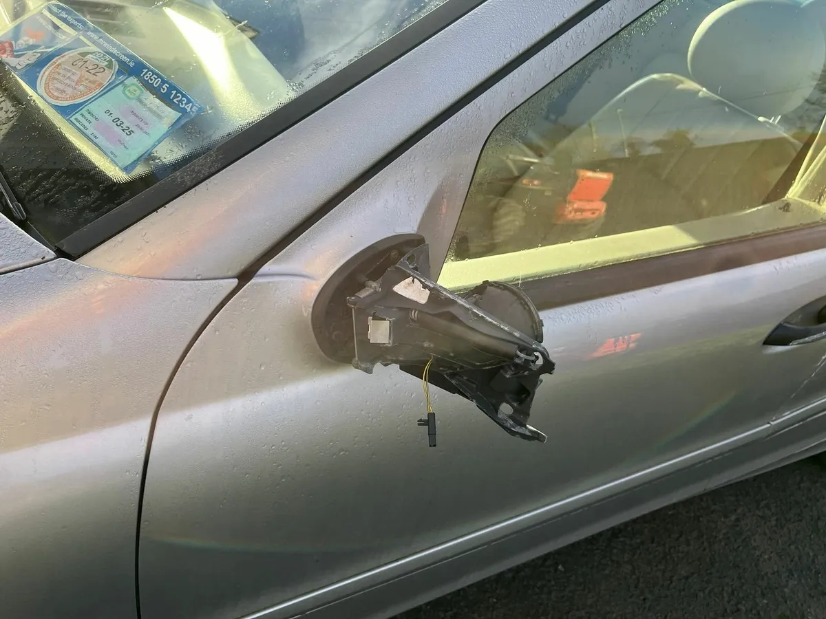 Mercedes-Benz C-Class 2005 - Image 2