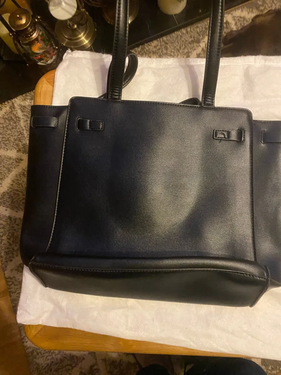 Genuine Guess Handbag - Image 2