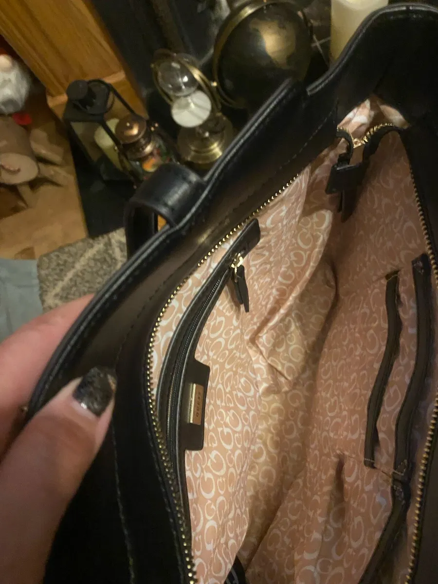 Genuine Guess Handbag - Image 3