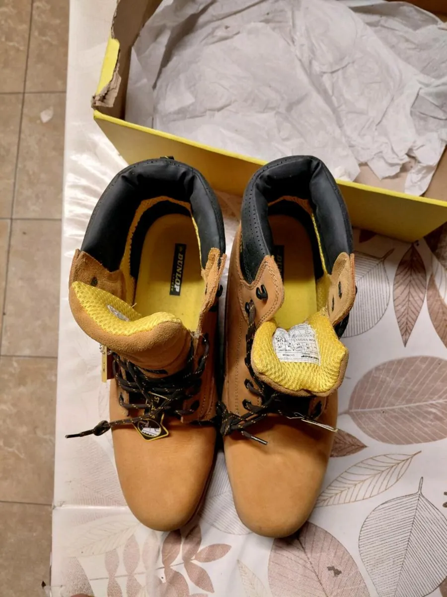 Work boots - Image 2