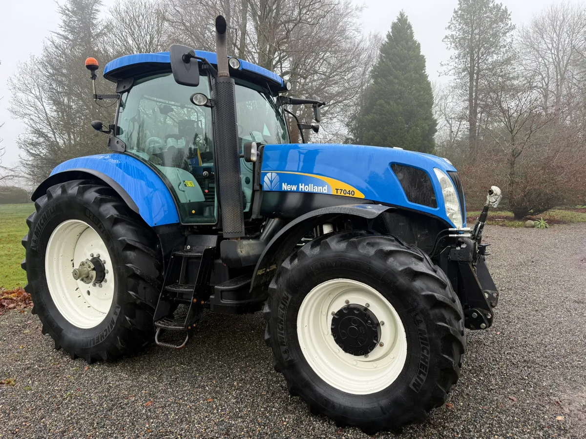 2011 New Holland T7040 **IMMACULATE** €54950 - Image 1
