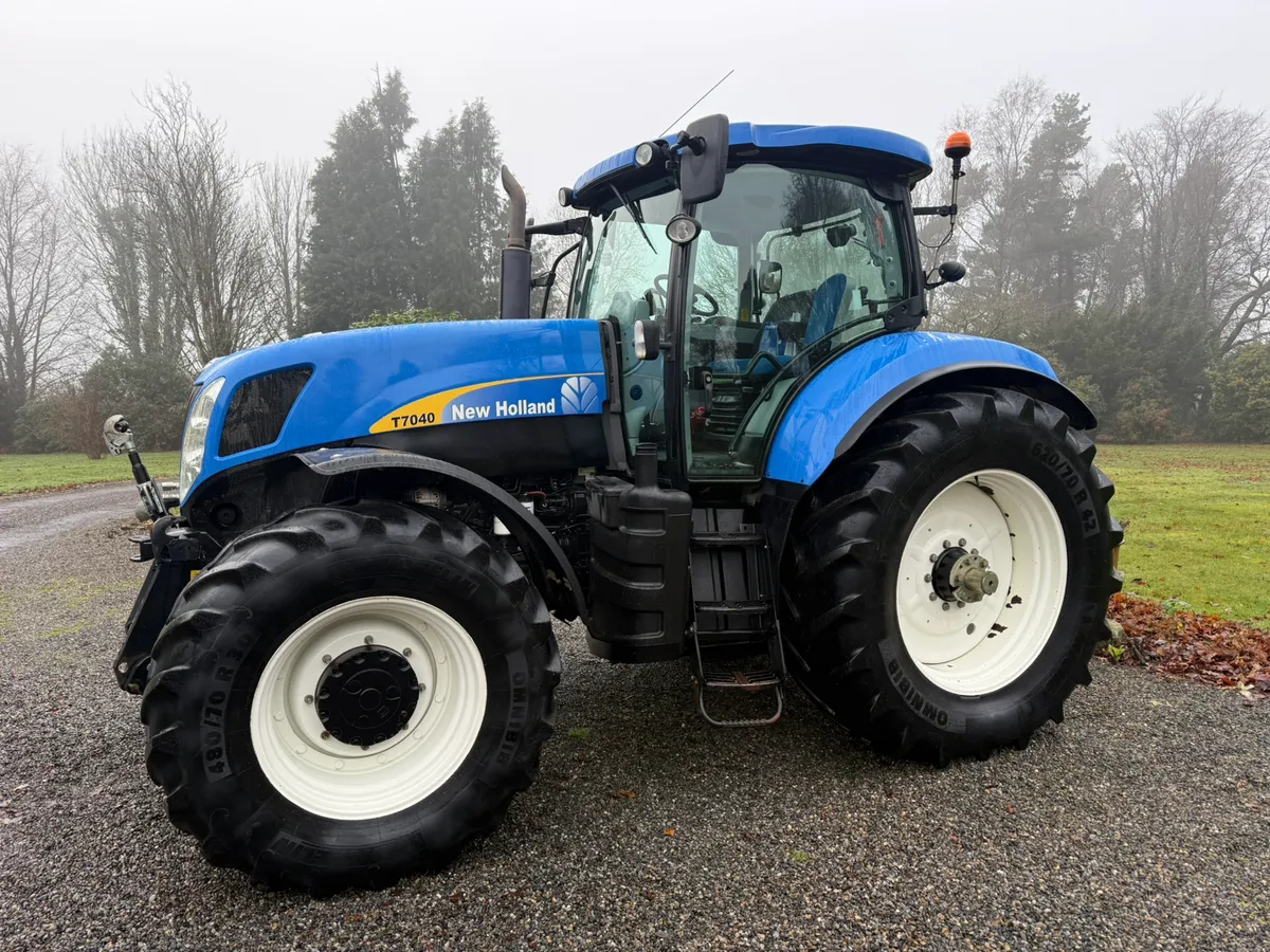 2011 New Holland T7040 **IMMACULATE** €54950 - Image 2