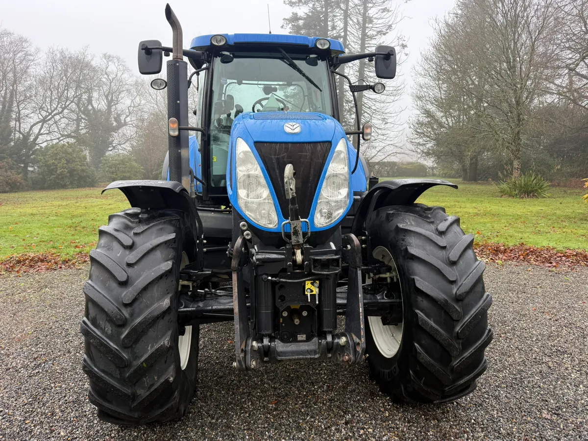 2011 New Holland T7040 **IMMACULATE** €54950 - Image 4