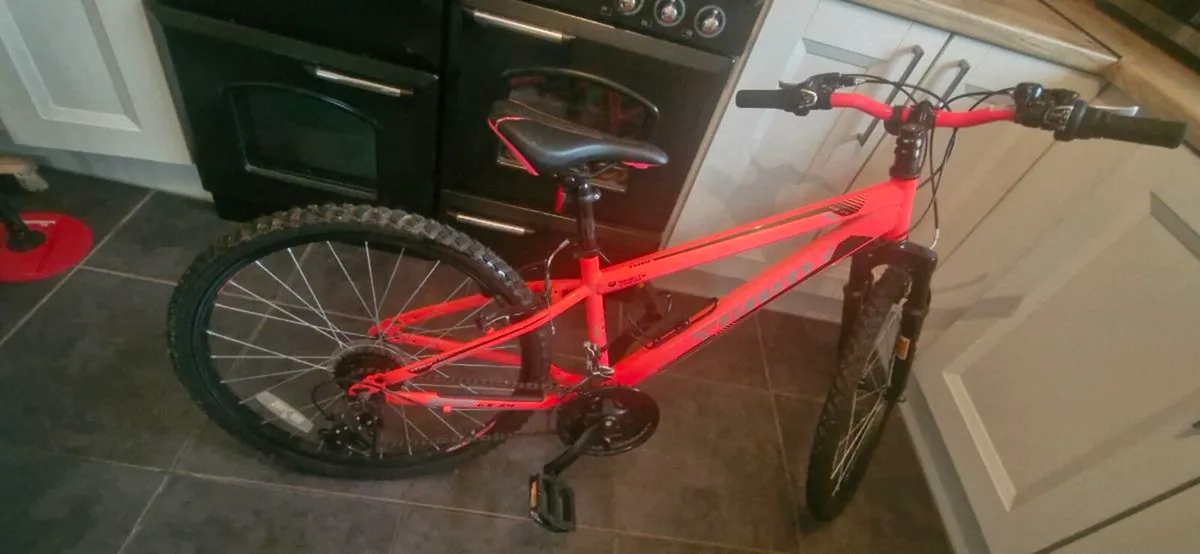 Girls 24inch bike like new - Image 1