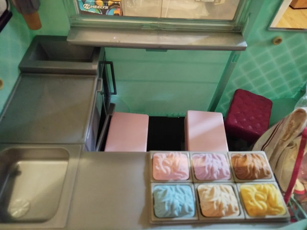 Our Generation Ice Cream Truck, Wardrobe, Scooter, - Image 2