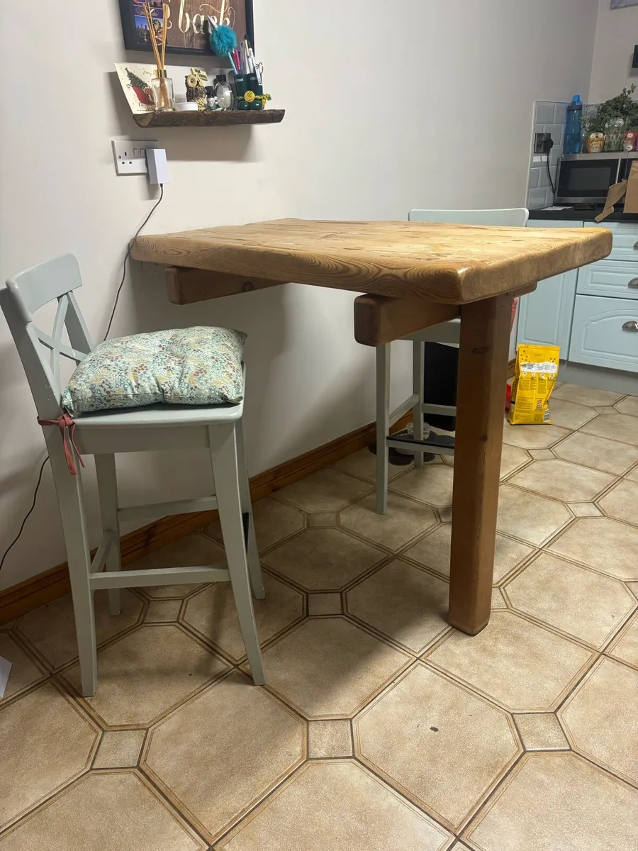 Breakfast Bar & 2 chais - Image 3