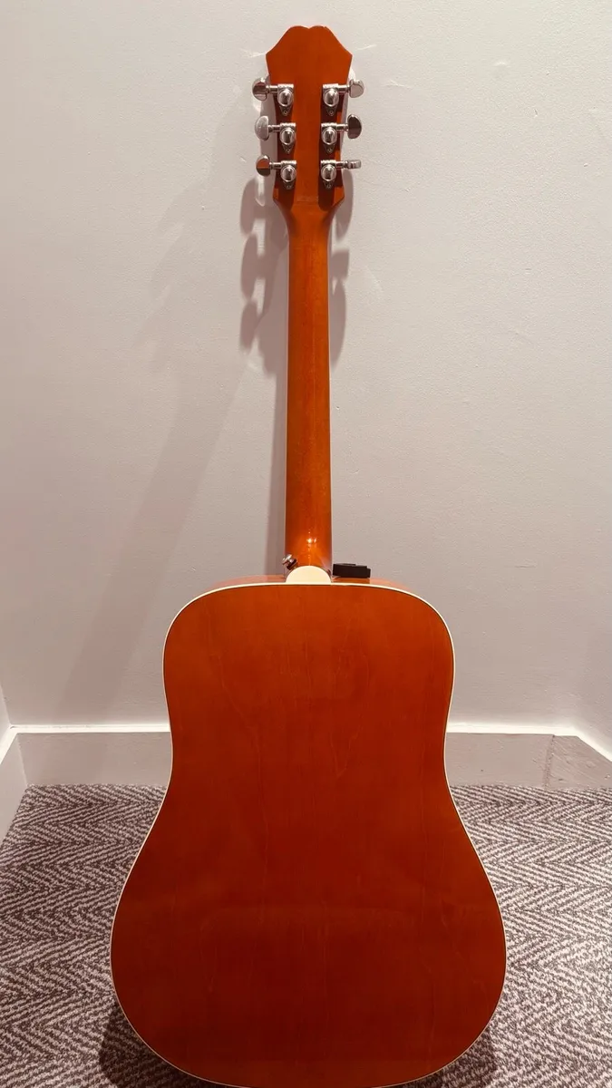 Acoustic guitar - Image 1