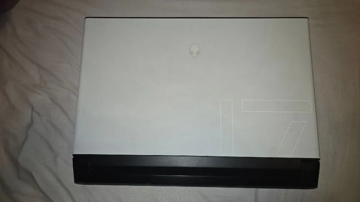 Alienware m17 r4 - Image 1