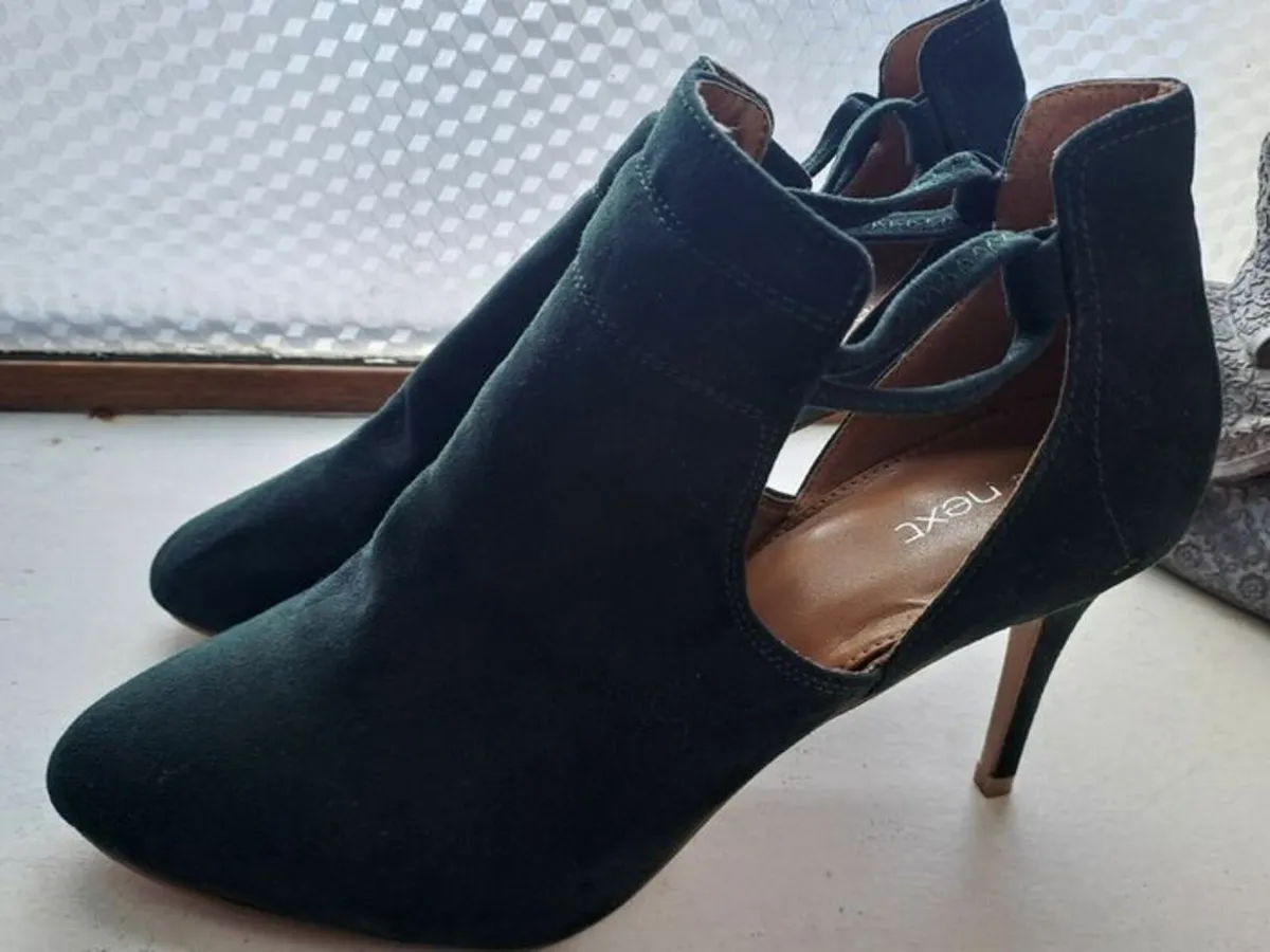 Bottle green high heels size 6.5 - Image 1