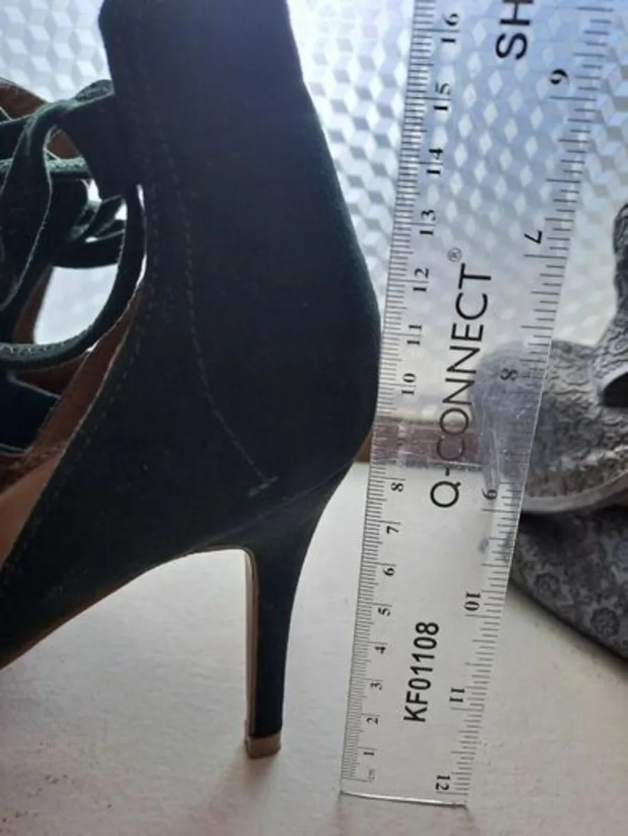 Bottle green high heels size 6.5 - Image 3