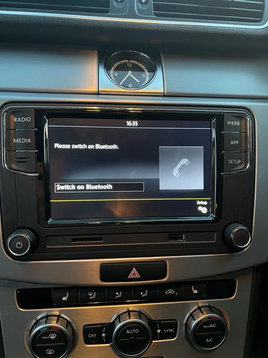 Volkswagen CarPlay Radio - Image 2
