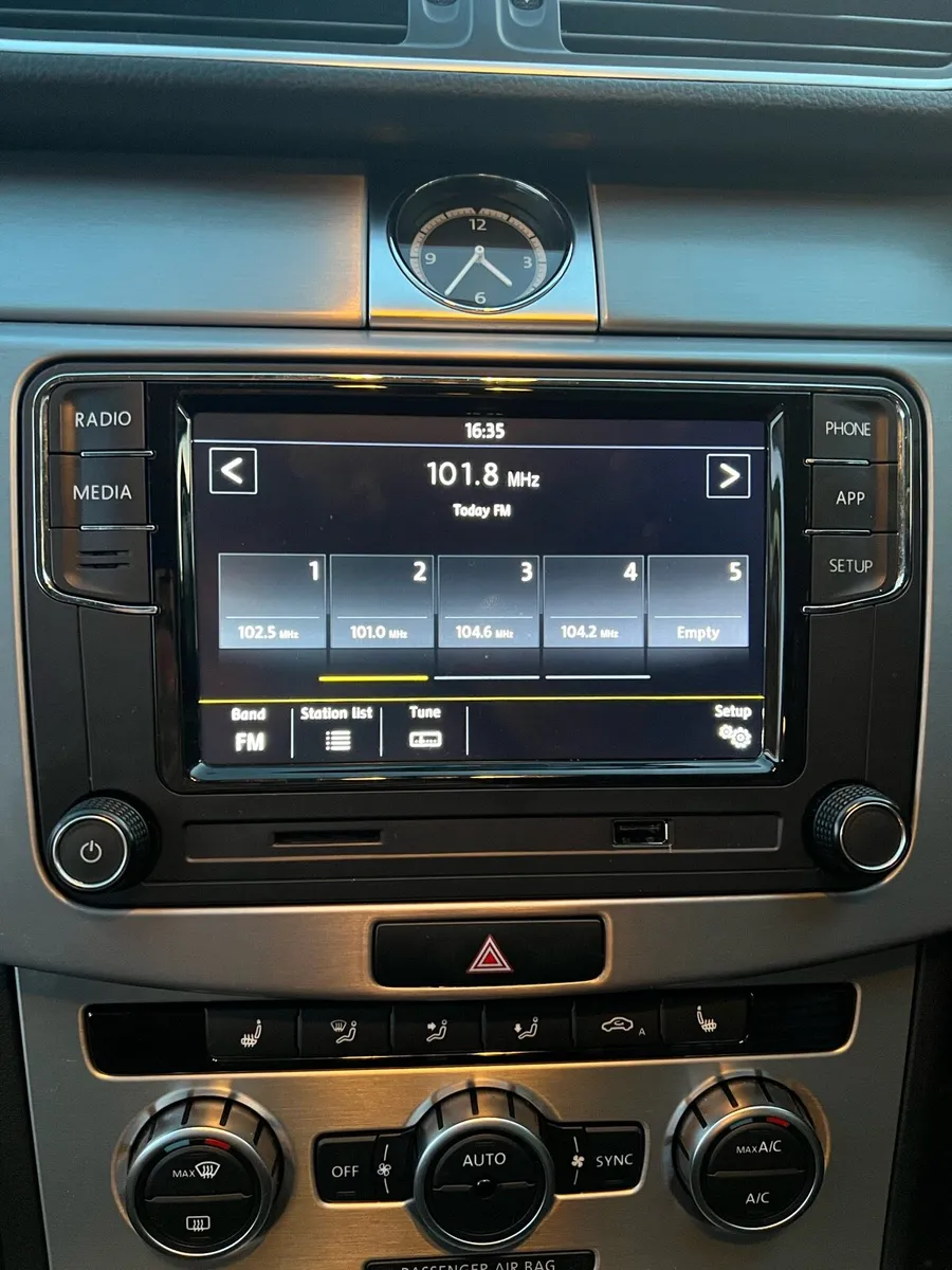 Volkswagen CarPlay Radio - Image 3