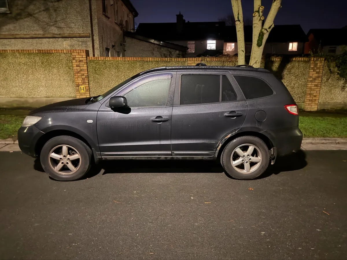 Hyundai Sante Fe 2009 - Image 2