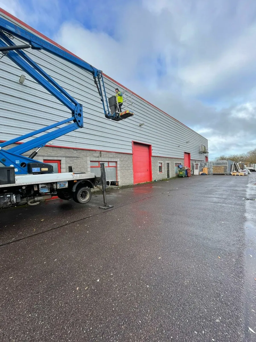21 metre cherry picker hire - Image 3