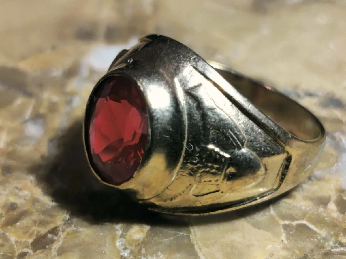 GARNET CELTIC COLLEGE, 9CT Gold HUGE 6.06g Ring ! - Image 3