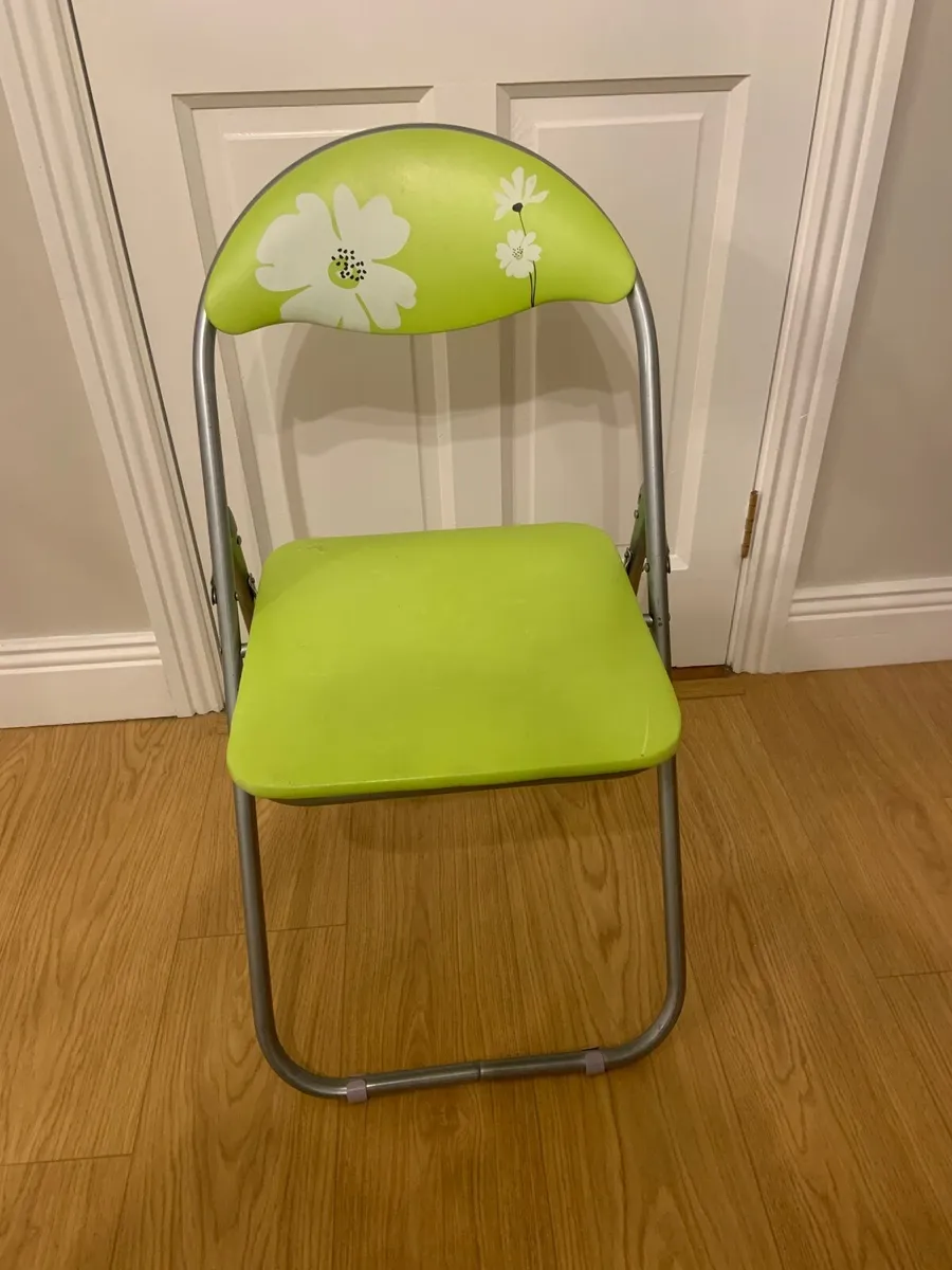 Green chair - Image 1