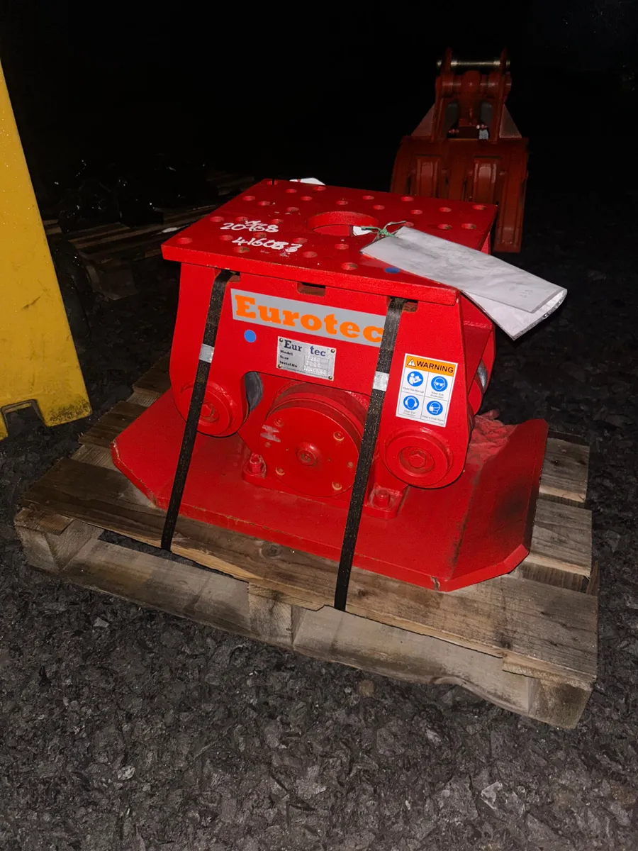Unused Eurotec compactor plate suit 2-7t digger - Image 1