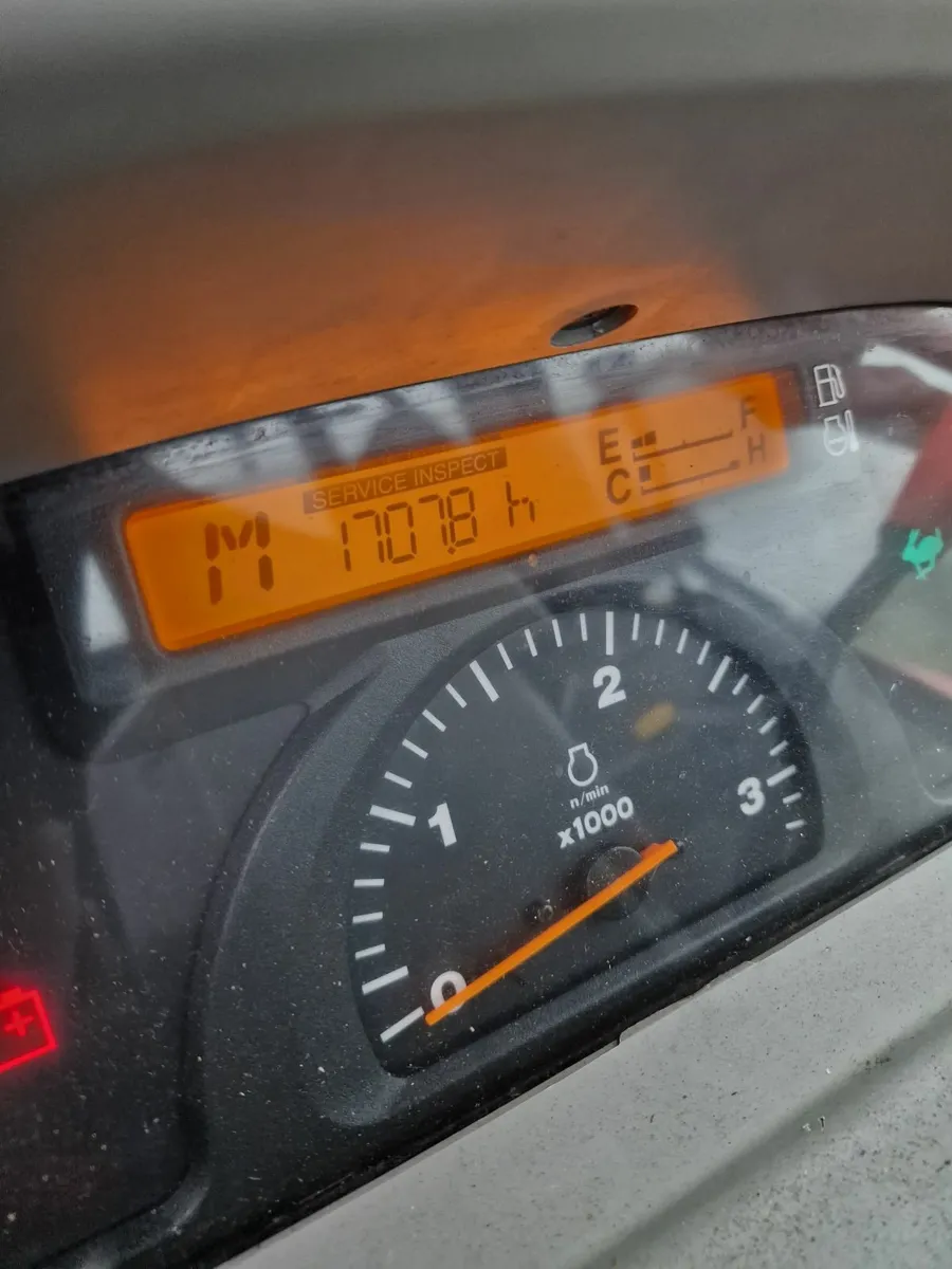 Kubota L5240-II 54hp Compact Tractor - Image 4