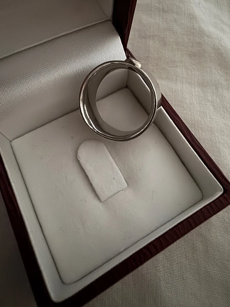 14.5gram solid platinum and diamond ring - Image 2