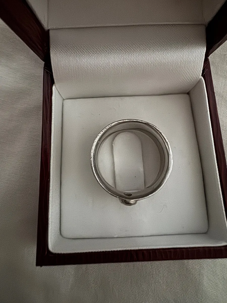 14.5gram solid platinum and diamond ring - Image 3