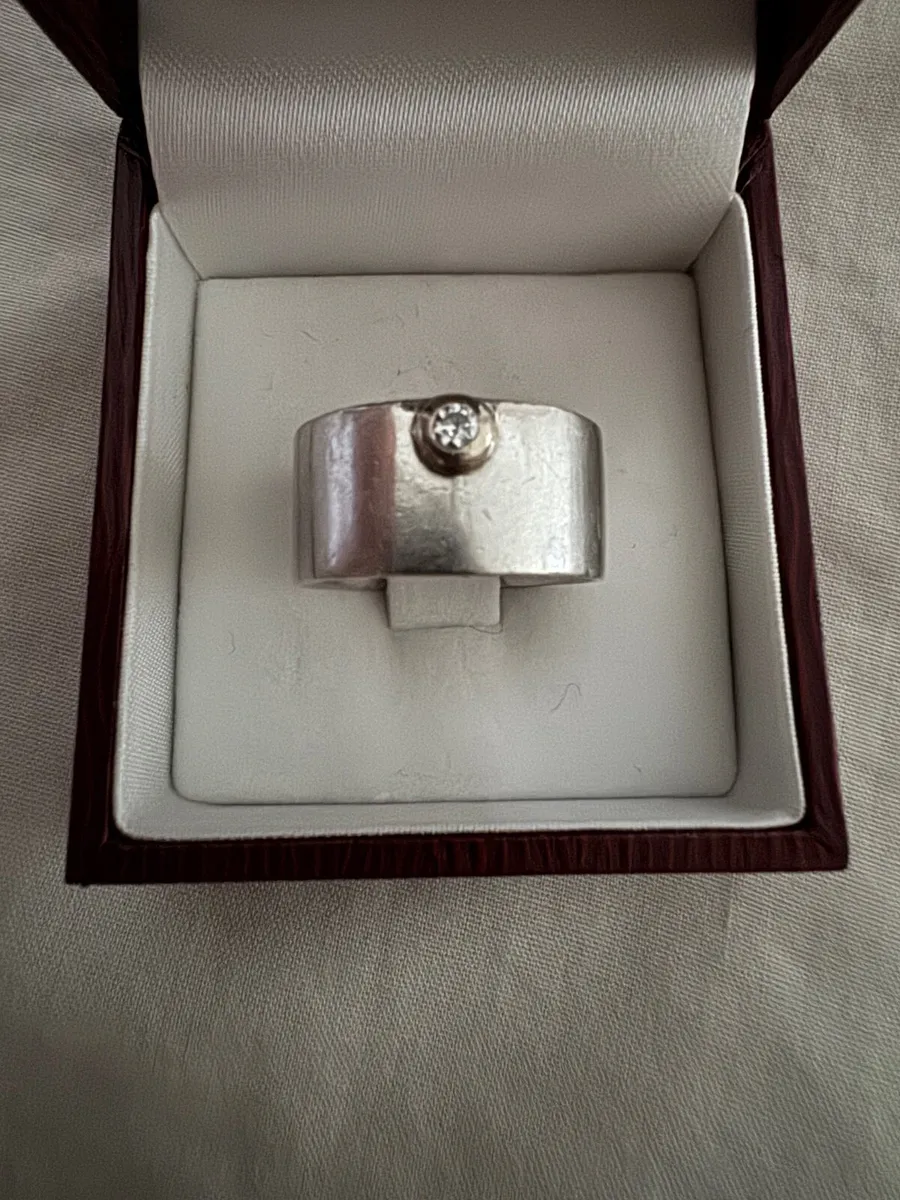 14.5gram solid platinum and diamond ring - Image 4