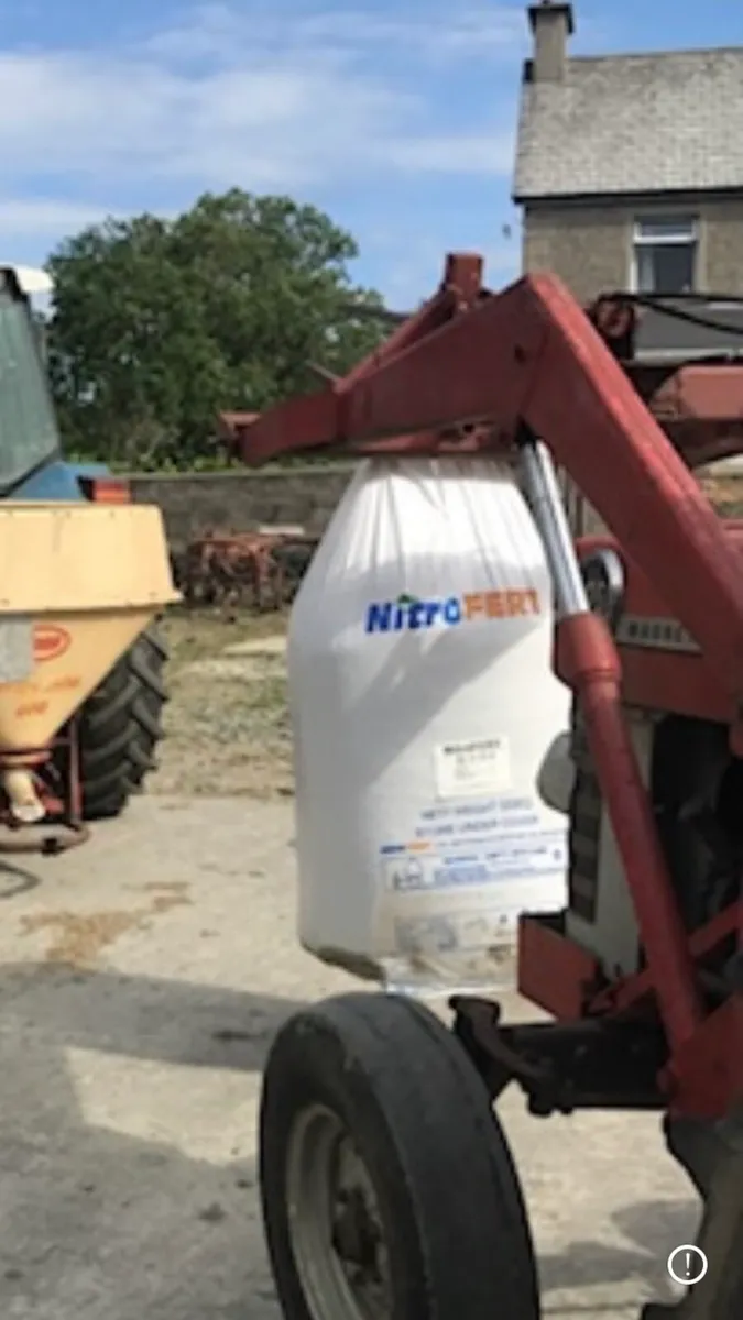 Massey Ferguson 185 FrontLoader /  Grain Cleaner - Image 3