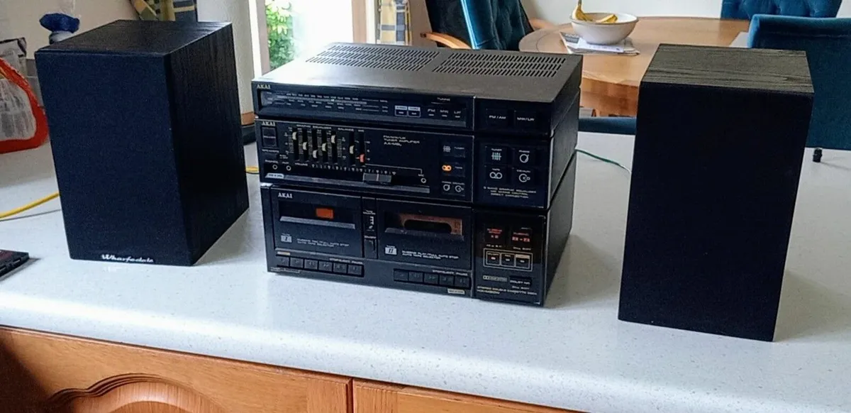 Akai Hifi system vintage with tapes. - Image 1