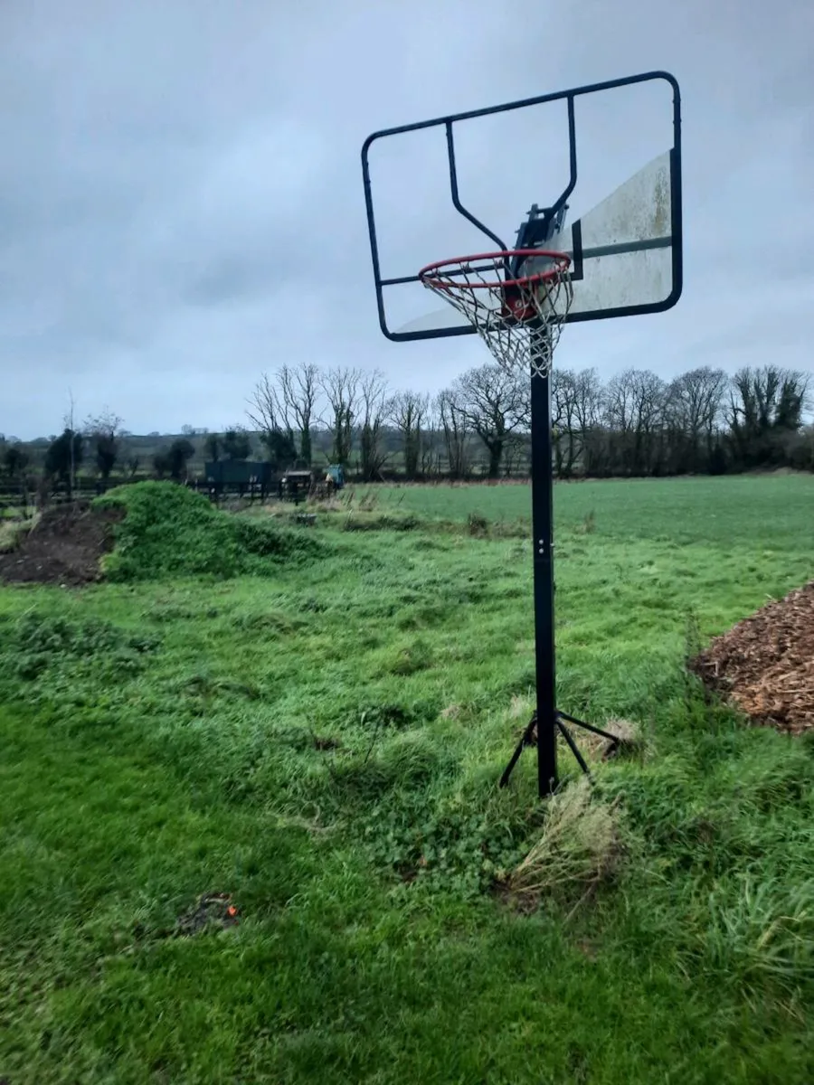 Basketball stand - Image 1