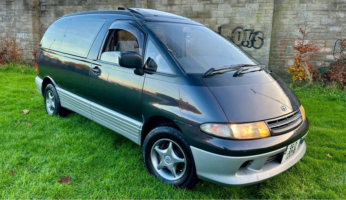 JDM TOYOTA LUCIDA 4X4 - Image 1