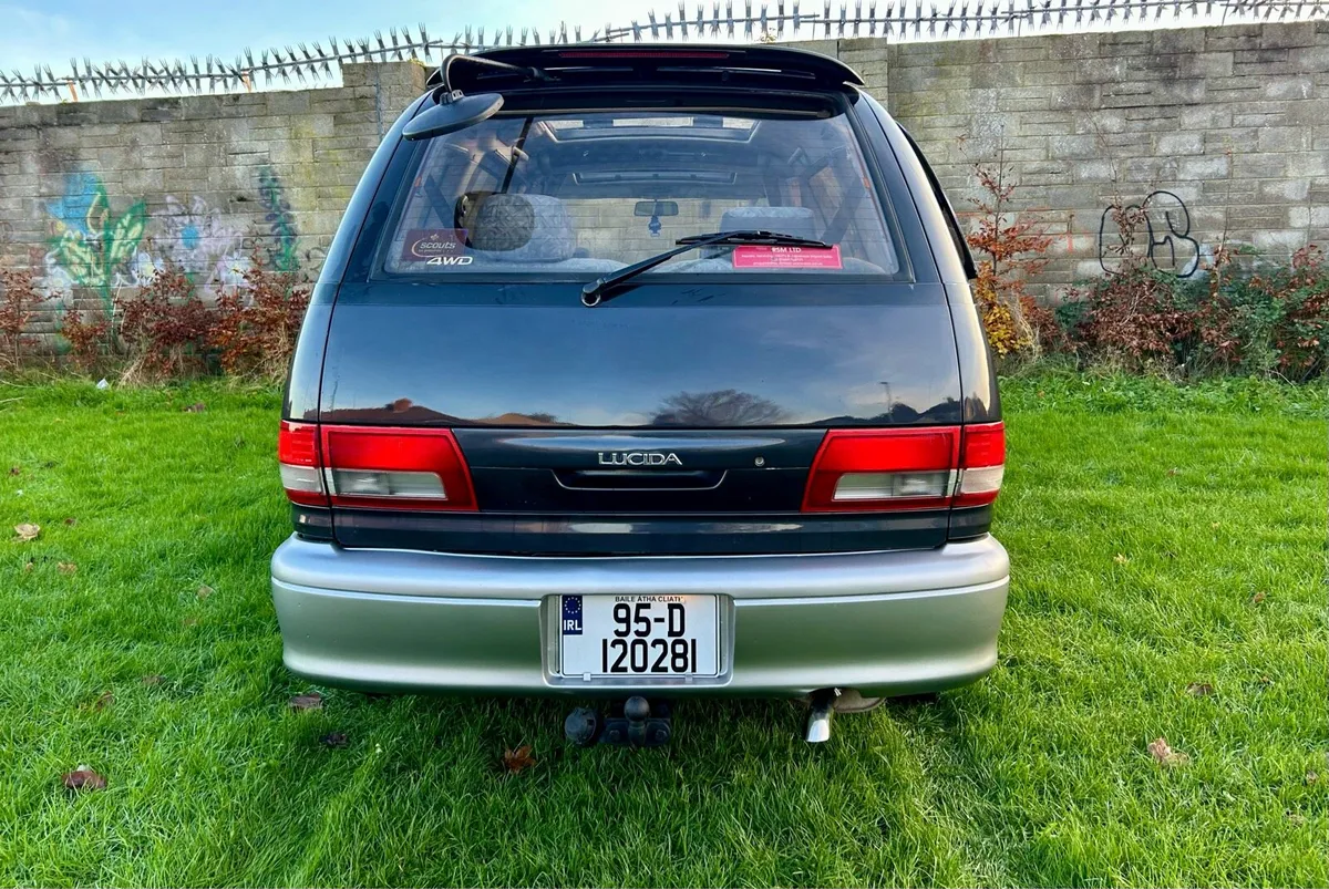 JDM TOYOTA LUCIDA 4X4 - Image 3