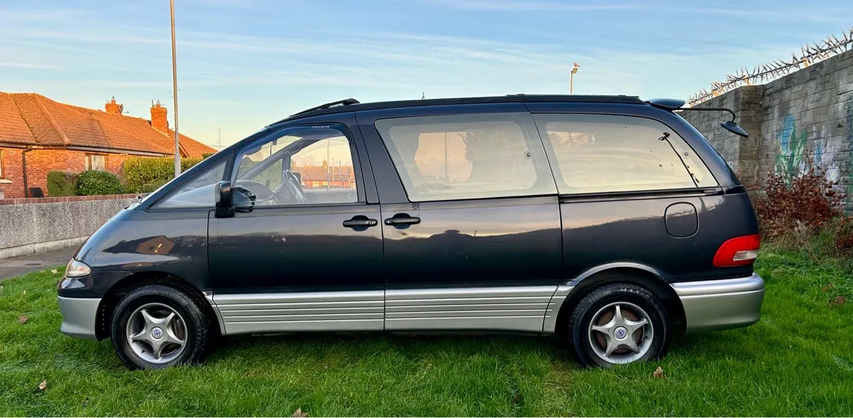 JDM TOYOTA LUCIDA 4X4 - Image 4