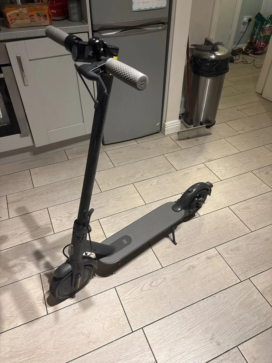 Mi Electric Scooter 1s - Image 2
