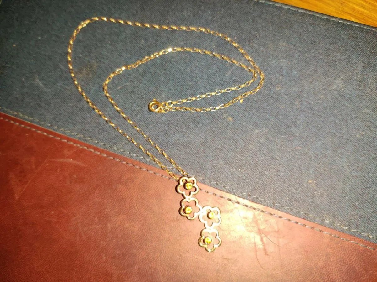 FLOWER POWER, 9CT Thick Gold 5 Gram 18"Necklace ! - Image 2