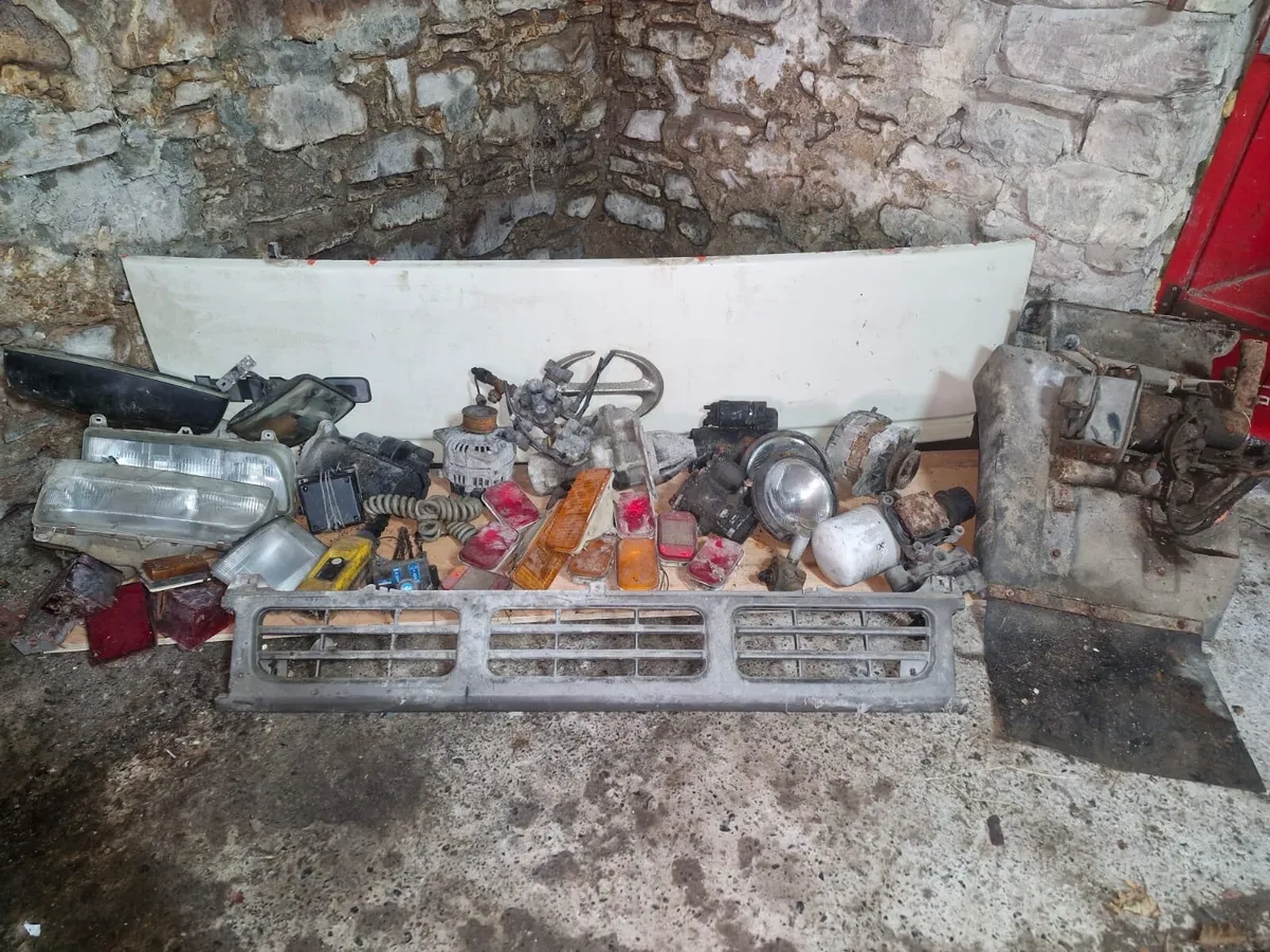 Hino truck parts - Image 1