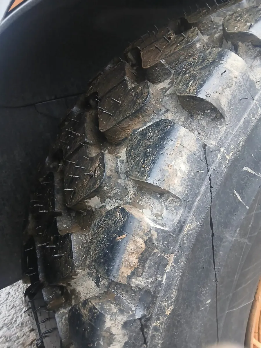 Wheels and tyres - Image 1