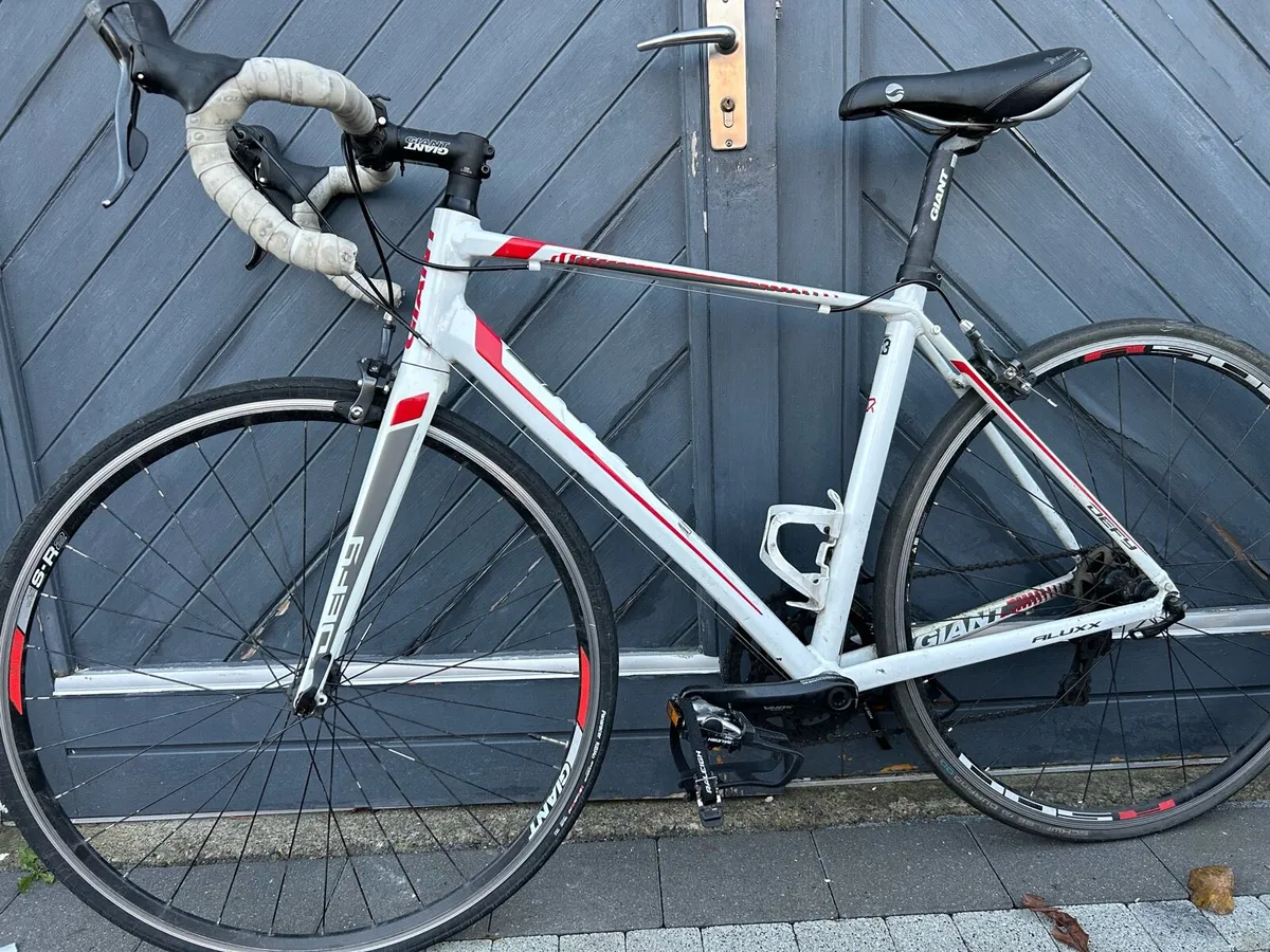 Giant Defy 3 - Image 1