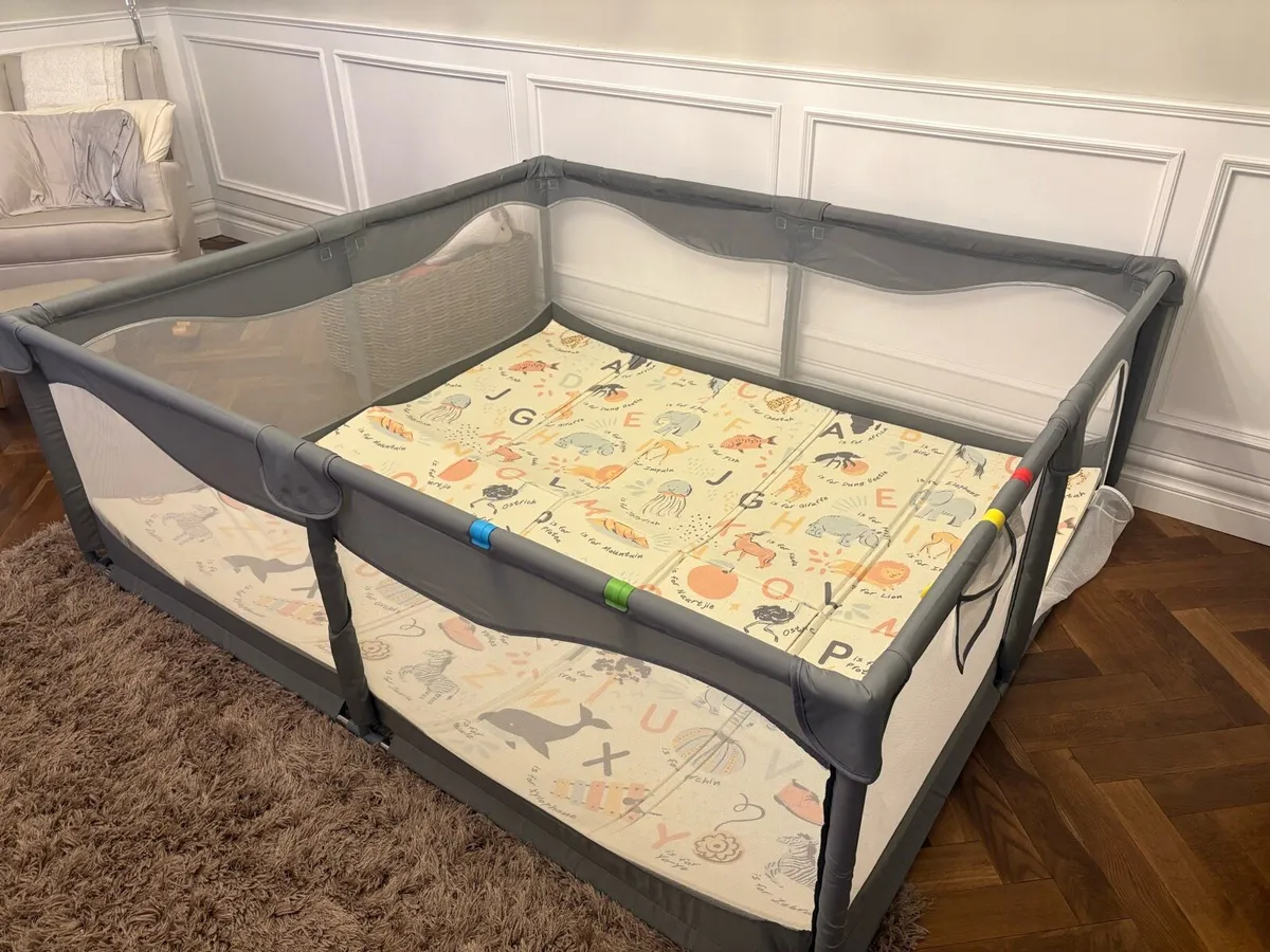 large playpen & cushioned mat 180cm x 200cm - Image 1