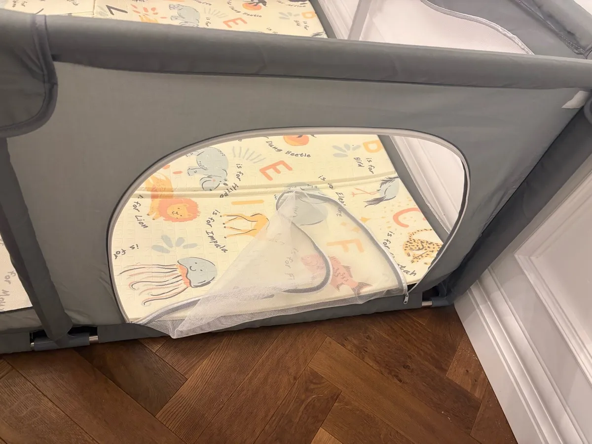 large playpen & cushioned mat 180cm x 200cm - Image 3