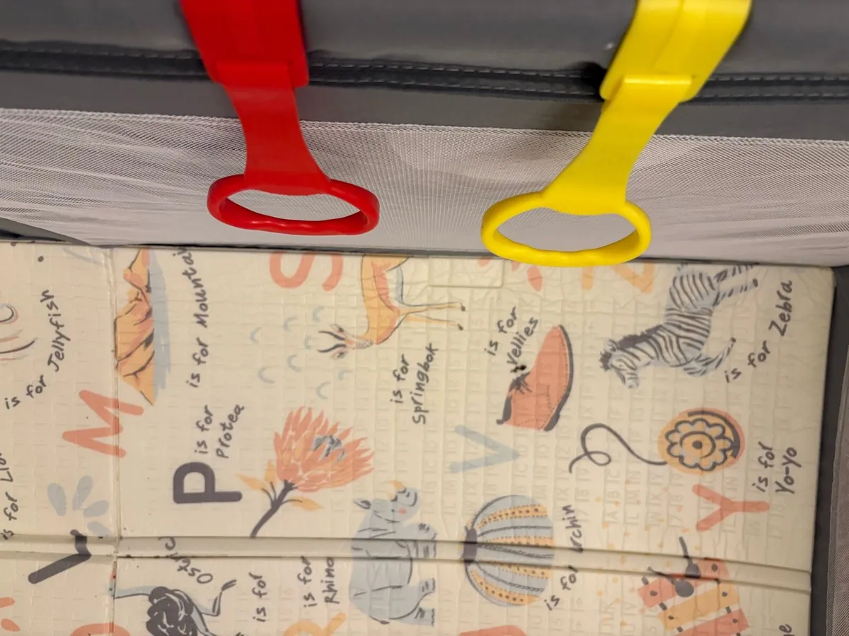 large playpen & cushioned mat 180cm x 200cm - Image 4