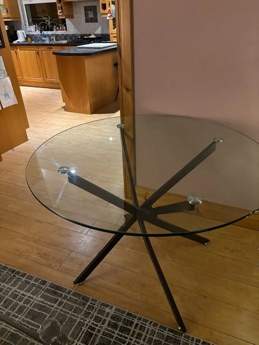 Dining table - Image 1