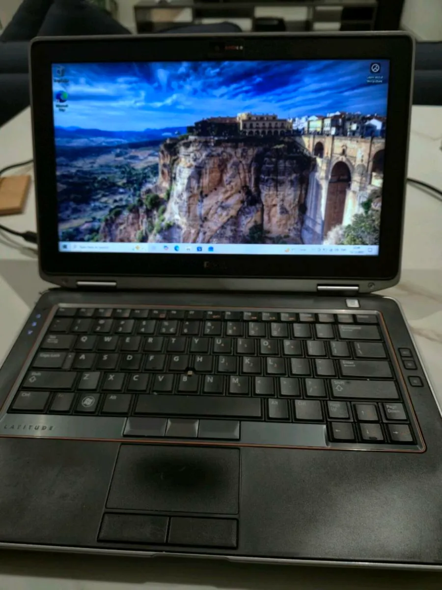 i7 Laptop in mint condition - Image 1