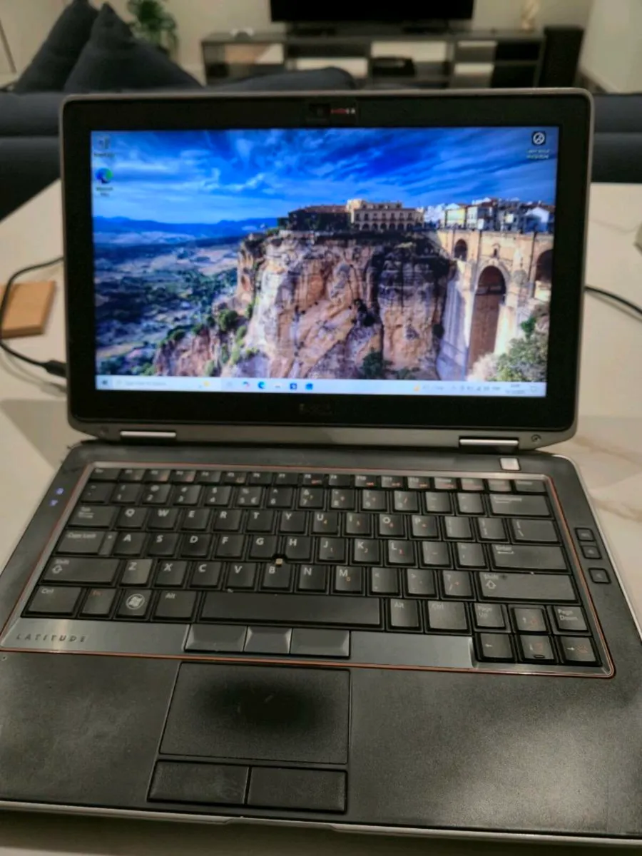 i7 Laptop in mint condition - Image 4