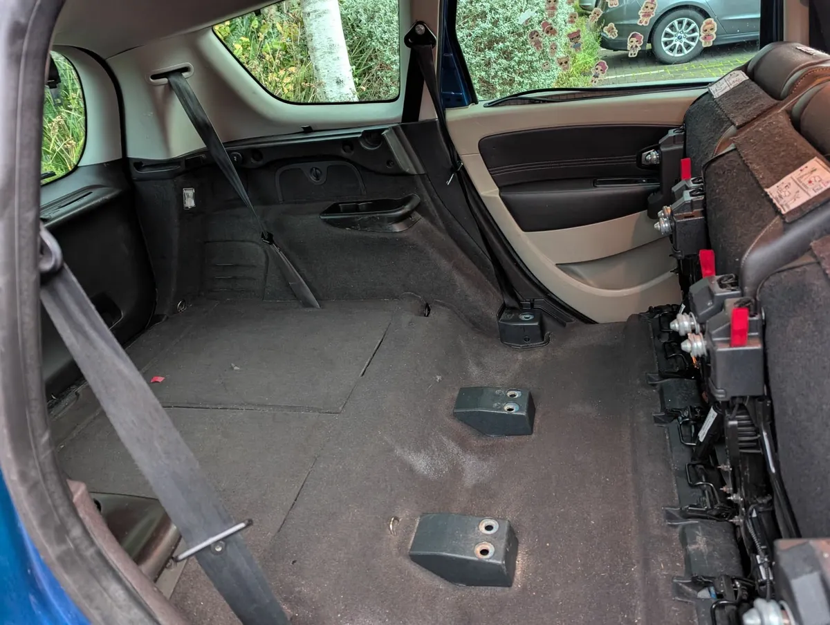 Renault Grand Scenic 2010 Privelege - Image 2