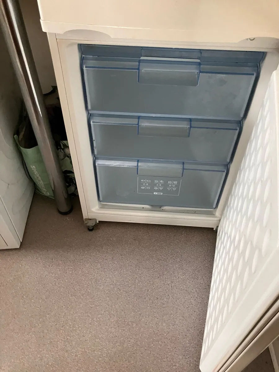 Fridge freezer - Image 4